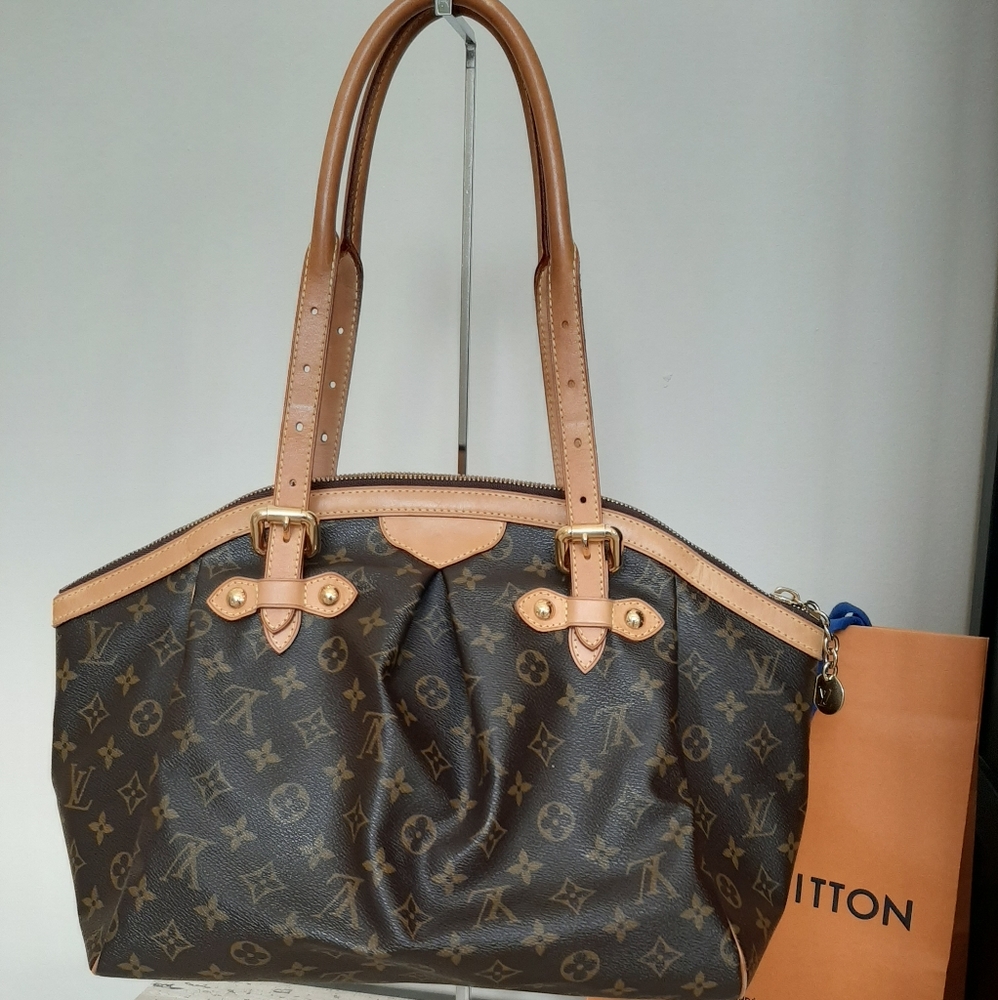 Louis Vuitton Tivoli MM in Monogram
